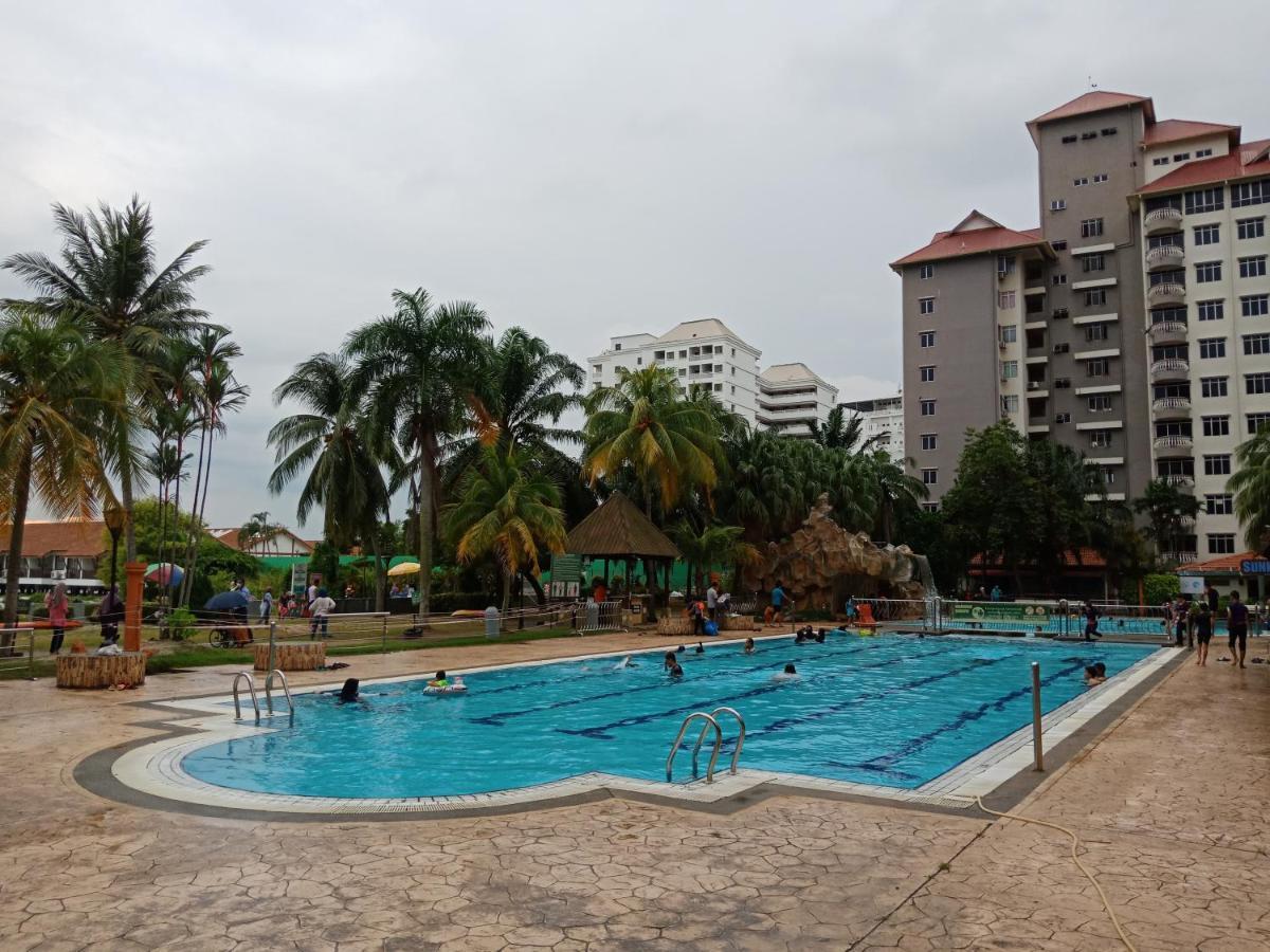 Glory Beach Resort Private Penthouse Петалинг Джая Екстериор снимка